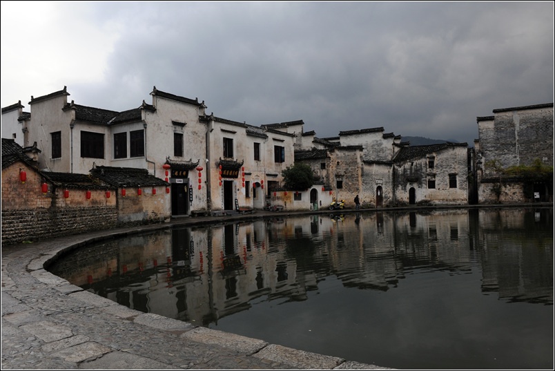 安徽宏村:傳統(tǒng)水墨畫(huà)里的中國(guó)鄉(xiāng)村